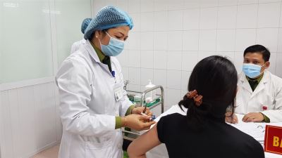 Hôm nay Việt Nam tiêm nhắc vắc xin COVID-19 liều 25cmg cho 17 người tình nguyện