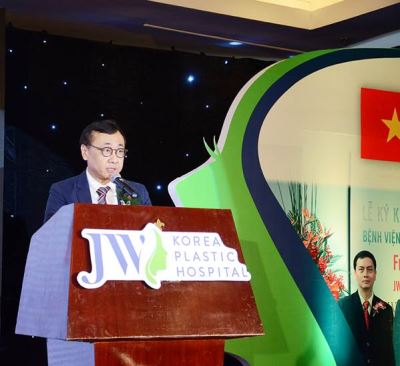 JW Hàn Quốc: Sài Gòn rợp sắc màu trong ngày khai trương bệnh viện thẩm mỹ chuẩn Hàn 5 Sao